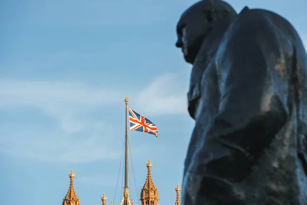 Single Union Jack Flaga Macha Przed Big Ben Houses Parliament — Zdjęcie stockowe