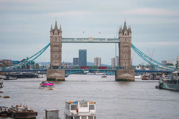 Londong Thames Nehri Ndeki Southwark Bağlayan Konik Kule Köprüsü — Stok fotoğraf