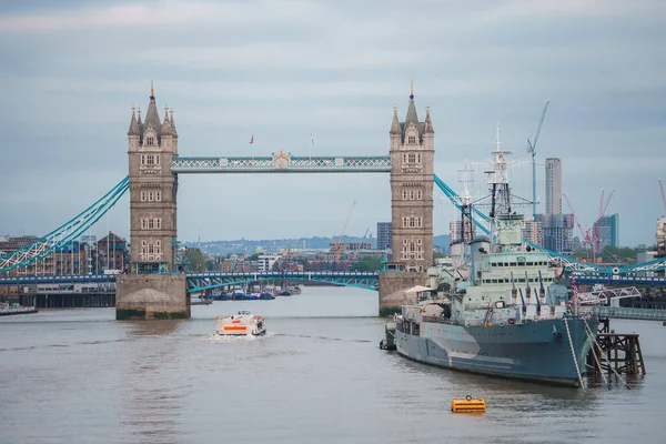Ikoniske Tower Bridge Forbinder Londong Med Southwark Themsen Nærbillede Hms - Stock-foto
