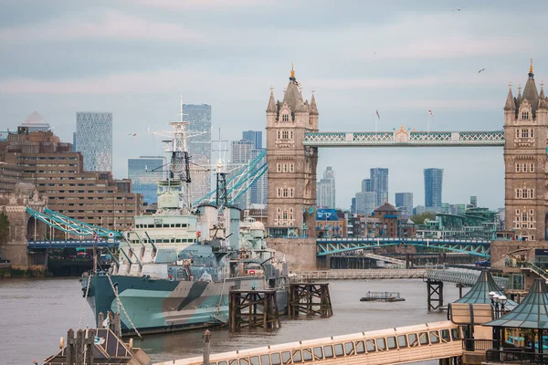 Londong Thames Nehri Ndeki Southwark Bağlayan Konik Kule Köprüsü Hms — Stok fotoğraf