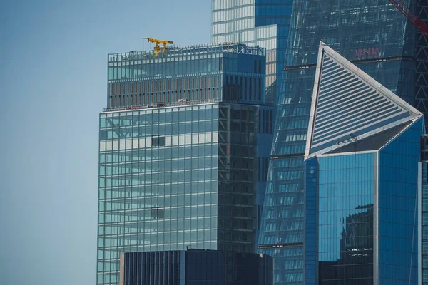 Vista Rascacielos Modernos Ciudad Edificio Oficinas Financieras Con Cielo Azul — Foto de Stock