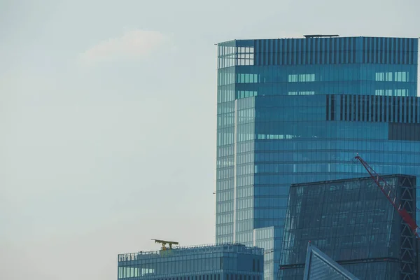 Rascacielos Modernos Ciudad Edificio Oficinas Financieras Con Cielo Azul Fondo — Foto de Stock