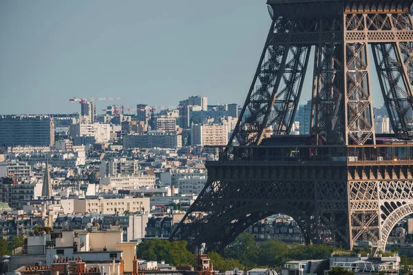Dagfoto Van Eiffeltoren Onder Een Helderblauwe Lucht Parijs Frankrijk — Stockfoto
