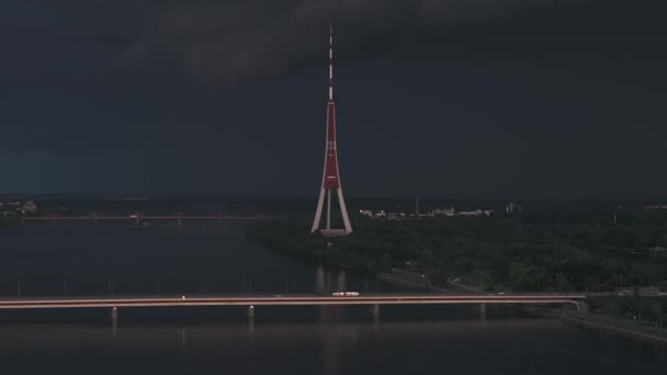 Grande Tempestade Verão Sobre Riga Letônia Nuvens Chuva Escura Aproximando — Vídeo de Stock