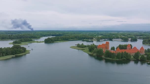 Trakai Kalesinin Havadan Görünüşü Galve Gölü Nde Bulunan Ortaçağ Gotik — Stok video