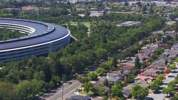 Luftaufnahme Des Apple Parks Der Firmenzentrale Von Apple Inc Wurde — Stockvideo