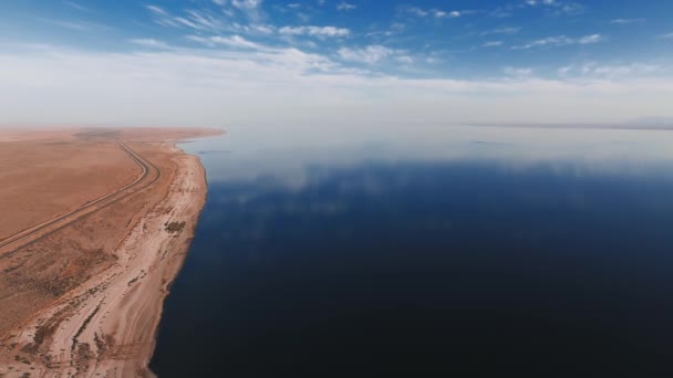 Letecký Pohled Krásné Saltonské Moře Shora Nekonečná Voda Obzoru — Stock video