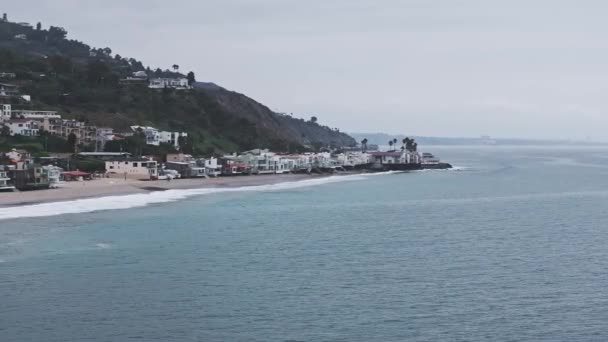 California Daki Malibu Sahilinin Hava Aracı Görüntüsü Mavi Pasifik Okyanusu — Stok video
