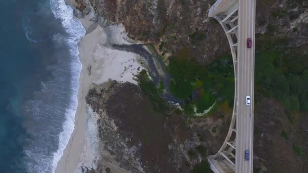 Pasifik Okyanusu Monterey Güneyine Yakın Kaliforniya Nın Güzel Kıyılarına Vurur — Stok video