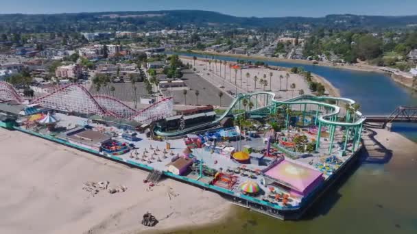 Πάρκο Διασκέδασης Στη Σάντα Κρουζ Santa Cruz Boardwalk Εναέρια Θέα — Αρχείο Βίντεο