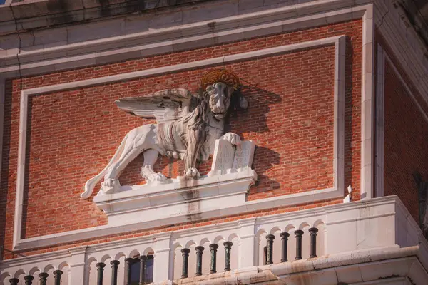 León Alado Escultura Símbolo Veneciano San Marcos Campanile Fachada Campanile —  Fotos de Stock