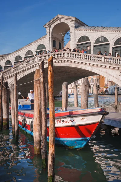 Ikonikus Rialto Híd Velence Olaszország Átível Grand Canal Egy Híres — Stock Fotó