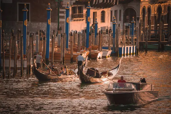 Tapasztalja Meg Velence Romantikáját Nyugalmát Gondolák Lenyűgöző Képével Grand Canal — Stock Fotó