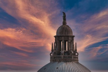 Campanile di San Marco'dan St Mary of Health Bazilikası'na veya Yaz sabahı Venedik, İtalya'da Santa Maria della Salute'ye bakın