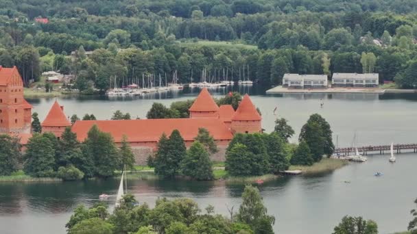 Luchtfoto Van Het Trakai Kasteel Middeleeuws Gotisch Eiland Kasteel Gelegen — Stockvideo