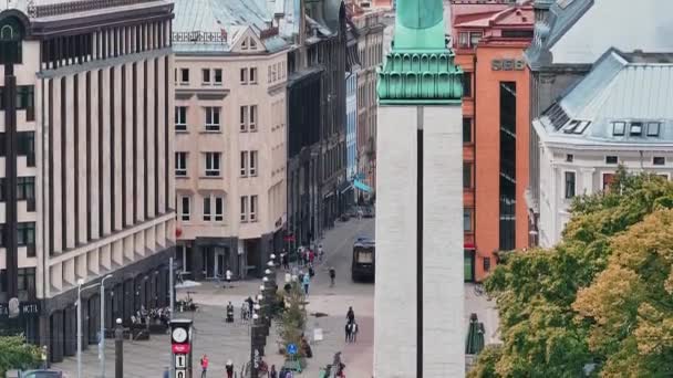拉托维亚首都里加市美丽的空中景观 Milda自由女神像 拉脱维亚自由的象征 — 图库视频影像