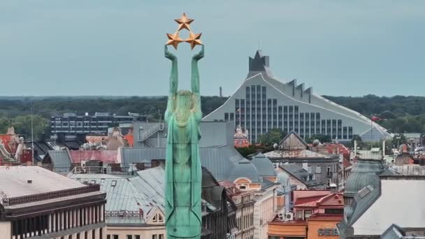 Piękny Widok Lotu Ptaka Rygę Stolicę Łotwy Statua Wolności Milda — Wideo stockowe