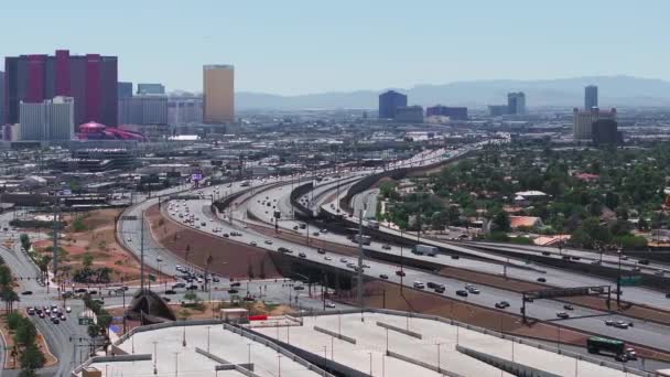 Luchtfoto Van Stad Las Vegas Nevada Usa Enorme Snelwegen Verkeer — Stockvideo