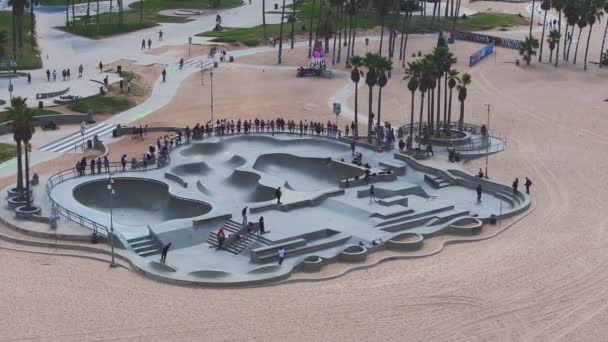 Vista Aérea Del Parque Skate Board Playa Venecia Atardecer California — Vídeo de stock
