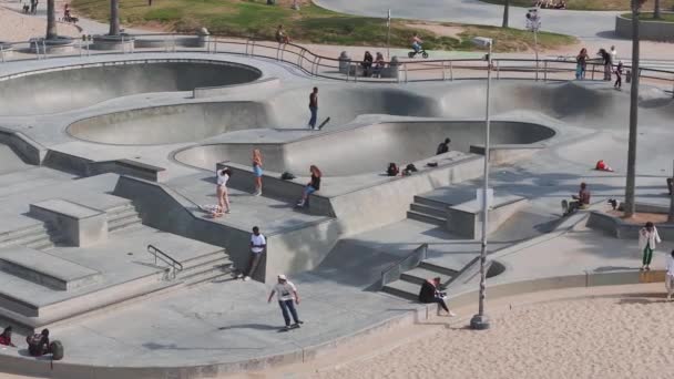 Вид Воздуха Скейт Борд Парк Пляже Венеции Закате Калифорния Сша — стоковое видео
