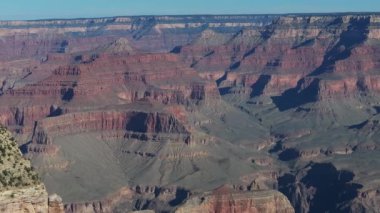 Büyük Kanyon hava sahnesi. Grand Canyon Ulusal Parkı 'ndaki güzel doğa manzaralı bir panorama. Grand Canyon Ulusal Parkı 'nın Güney Rim' i. Arizona, Büyük Kanyon Manzarası.