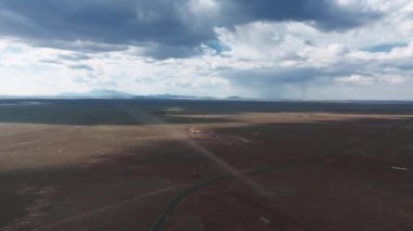 Arizona 'daki Meteor Krateri Doğal Kent Simgesi' nin hava görüntüsü. Göktaşı krateri, uzaydan. Bu görüntünün elementleri NASA tarafından döşenmiştir. Yüksek kalite fotoğraf