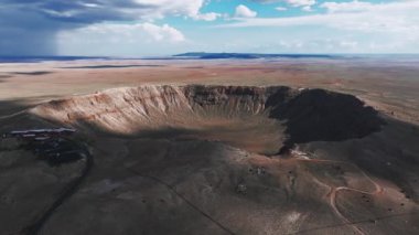 Arizona 'daki Meteor Krateri Doğal Kent Simgesi' nin hava görüntüsü. Göktaşı krateri, uzaydan. Bu görüntünün elementleri NASA tarafından döşenmiştir. Yüksek kalite fotoğraf