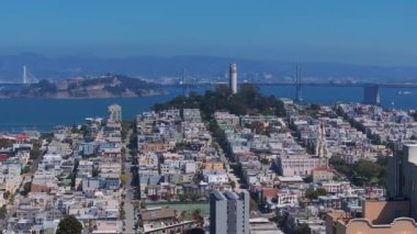 Amerika 'daki San Francisco' nun havadan görüntüsü. Güneşli bir günde San Francisco 'nun gökdelenleri. Yukarıdan görüntüle.