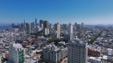 Amerika 'daki San Francisco' nun havadan görüntüsü. Güneşli bir günde San Francisco 'nun gökdelenleri. Yukarıdan görüntüle.