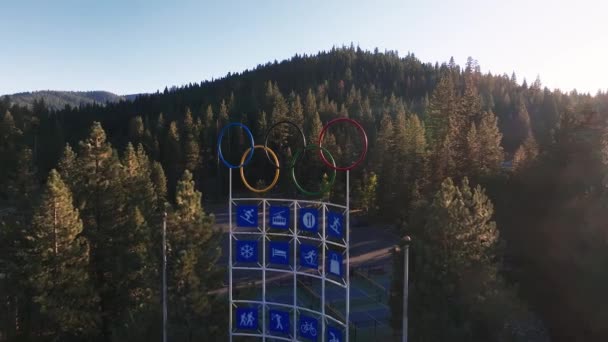 Emléktábla Olimpiai Völgy Kereszteződésénél Olimpiai Tábla Légi Kilátása — Stock videók