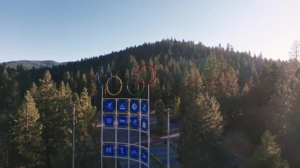 Znak Pomnikowy Skrzyżowaniu Dolinie Olimpijskiej Widok Lotu Ptaka Znak Olimpijski — Wideo stockowe