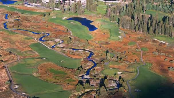 Letecký Pohled Olympijskou Vesnici Výhledem Hory Blízkosti Jezera Tahoe — Stock video