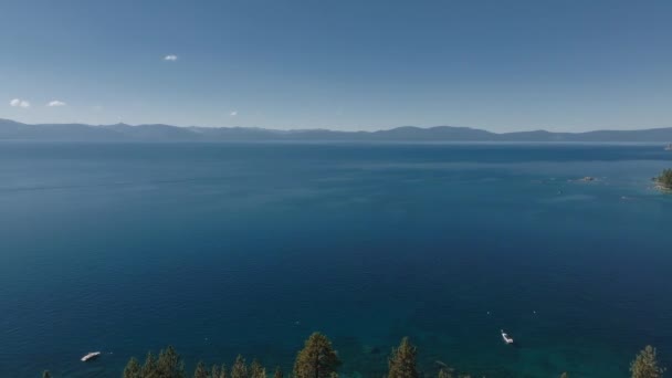 Όμορφη Εναέρια Άποψη Της Λίμνης Tahoe Από Ψηλά Στην Καλιφόρνια — Αρχείο Βίντεο