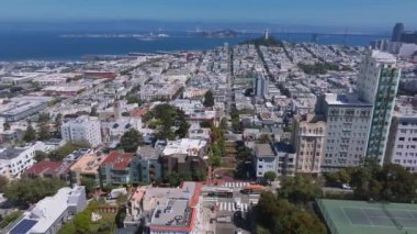 San Francisco, ABD 'deki klasik Lombard caddesinin hava görüntüsü. 