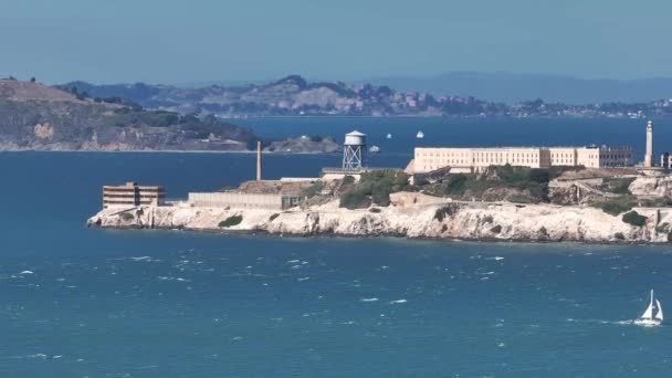 Luchtfoto Van Het Eiland Alcatraz Baai Van San Francisco Close — Stockvideo