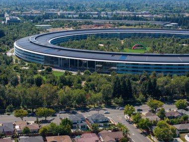 Ana Apple ofis binasının havadan görüntüsü - California, ABD 'de bir uzay gemisi.