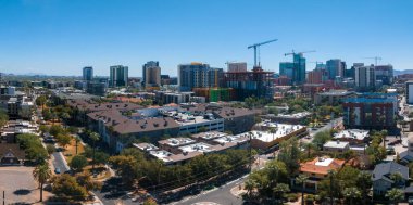 Arizona 'nın şehir merkezindeki Phoenix şehri. Phoenix Arizona şehir merkezinin en iyi manzarası ABD 'de bir yaz günü.