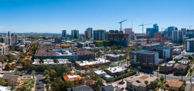 Arizona 'nın şehir merkezindeki Phoenix şehri. Phoenix Arizona şehir merkezinin en iyi manzarası ABD 'de bir yaz günü.