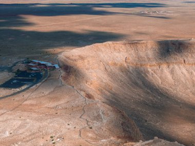 Arizona 'daki Meteor Krateri Doğal Kent Simgesi' nin hava görüntüsü. Göktaşı krateri, uzaydan. Bu görüntünün elementleri NASA tarafından döşenmiştir. Yüksek kalite fotoğraf