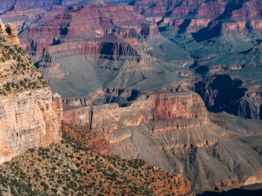 Büyük Kanyon hava sahnesi. Grand Canyon Ulusal Parkı 'ndaki güzel doğa manzaralı bir panorama. Grand Canyon Ulusal Parkı 'nın Güney Rim' i. Arizona, Büyük Kanyon Manzarası.