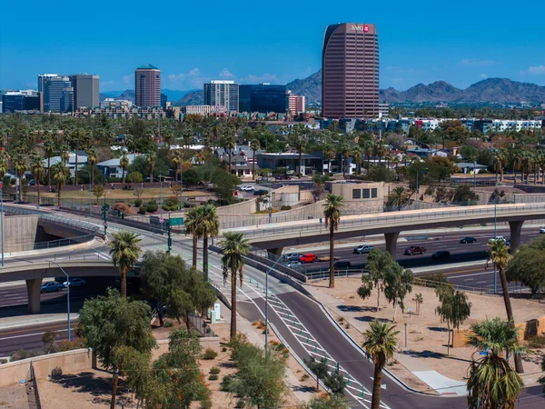 Arizona 'nın şehir merkezindeki Phoenix şehri. Phoenix Arizona şehir merkezinin en iyi manzarası ABD 'de bir yaz günü.