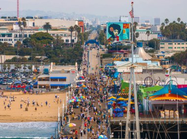 Santa Monica Sahili ve İskelesi 'nin panoramik manzarası