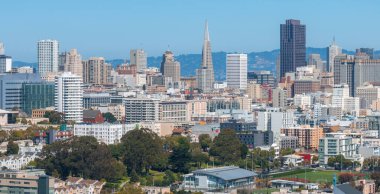 San Francisco şehir merkezinin panoramik hava manzarası.