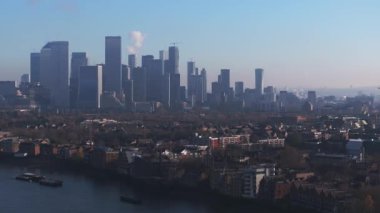 Canary Wharf 'ın havadan panoramik görüntüsü, Londra, İngiltere' deki finans merkezi. Güzel şehir Londra.