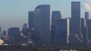 Canary Wharf 'ın havadan panoramik görüntüsü, Londra, İngiltere' deki finans merkezi. Güzel şehir Londra.