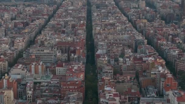 Flygfoto Över Barcelona City Skyline Vid Solnedgången Bostadskända Stadsrutnät Katalonien — Stockvideo