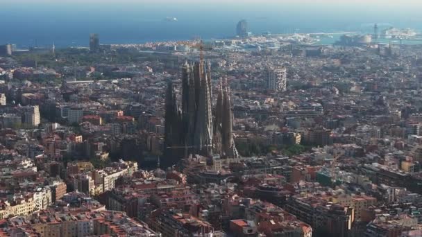 Gün Batımında Barcelona City Skyline Sagrada Familia Katedrali Nin Hava — Stok video