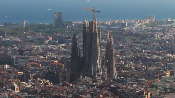 Αεροφωτογραφία Του Ορίζοντα Της Πόλης Της Βαρκελώνης Και Του Καθεδρικού — Αρχείο Βίντεο