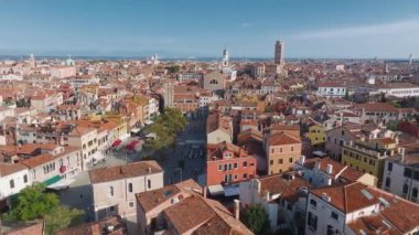 Saint Marks Meydanı, Rialto köprüsü ve dar kanallar yakınlarındaki Venedik 'in havadan görüntüsü. Yukarıdan güzel Venedik.