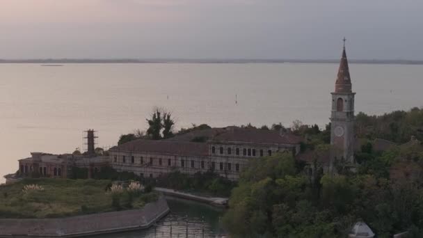 Luchtfoto Van Het Geplaagde Geesteneiland Poveglia Venetiaanse Lagune Tegenover Malamocco — Stockvideo